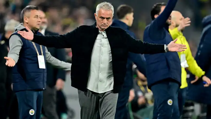 Mourinho’ya Gelen Tepkiler Artıyor: "Modası Geçti!"
