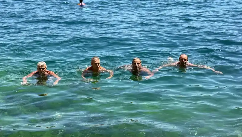 Termometreler 36 Dereceyi Gösterdi: Sıcak Hava Sahilleri Doldurdu