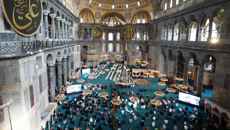 Ayasofya'nın Kapısını Kıran Sanığa Hapis Cezası Verildi
