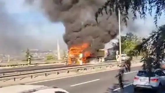 D-100 Karayolu'nda Korkutan TIR Yangını: Trafik Durma Noktasına Geldi