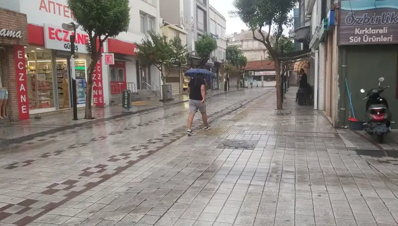 Kırklareli'de Sağanak Yağış Hayatı Olumsuz Etkiledi!