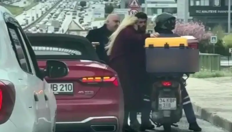 D-100'de Motokuryeye Silah Çeken Şahıs Gözaltına Alındı: Olayın Perde Arkası