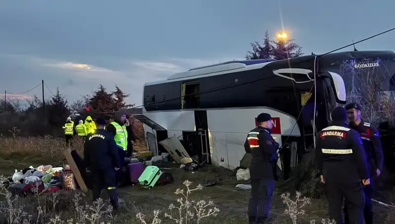 Çanakkale'de Kontrolden Çıkan Otobüs Şarampole Uçtu: Yaralıların Durumu Ne?