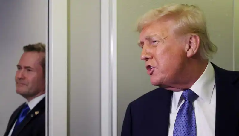 Trump'ın Hızlı Kararı: Mike Waltz Görevden Alındı, Sızdırılan Planlar Ne Anlama Geliyor?