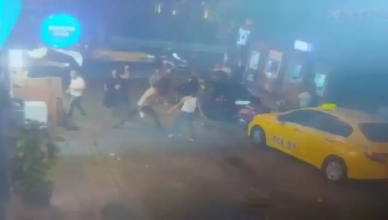 Beyoğlu'nda Kavga: Laf Atma, Çıkan Tartışma Kanlı Bitti!