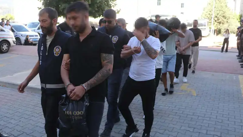 Sahte Eskort İlanları ile Yüz Binlerce Kişiyi Dolandırdılar!