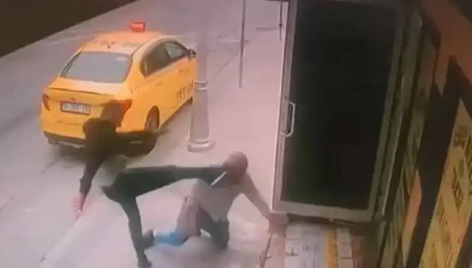 Oğluna Borçlu Olduğu İçin Taksi Durağında Bacağından Vurdu!