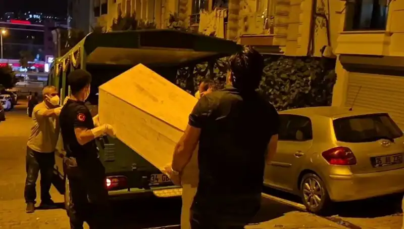Esenyurt'ta Gizemli Ölüm: Kadın Cesedi Bulundu, Soru İşaretleri Havada!