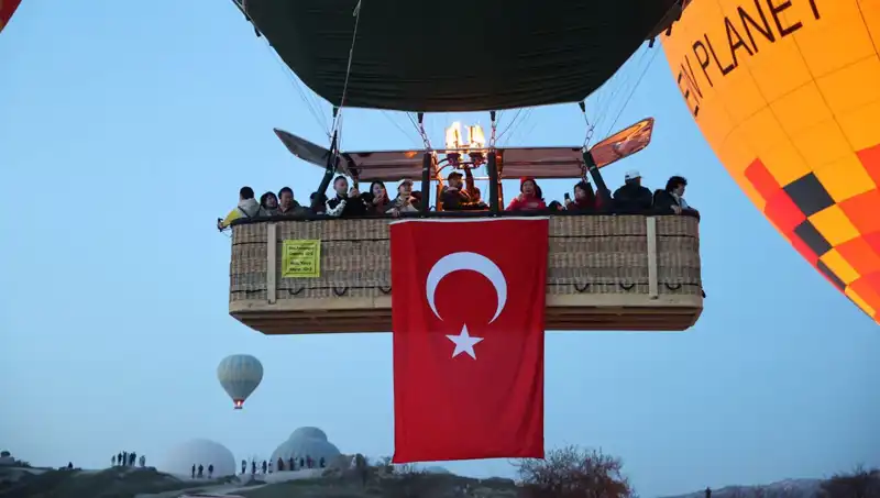 Kapadokya’da 23 Nisan Coşkusunu Balonlarla Kutlandı