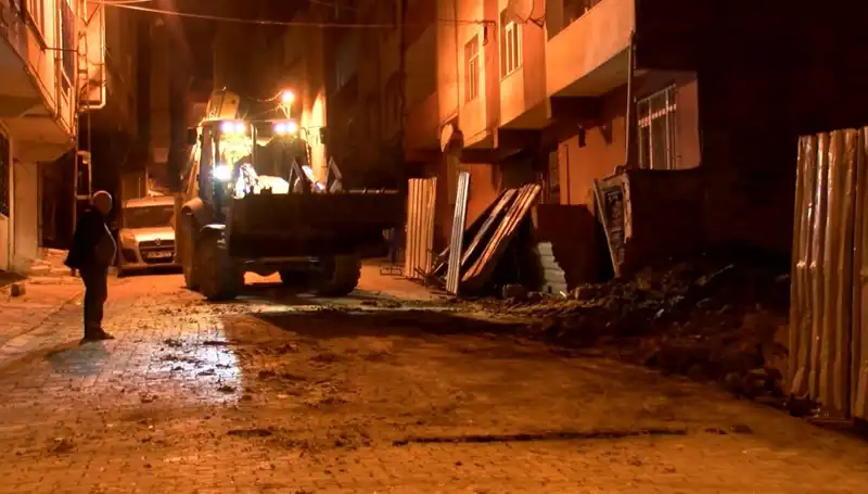 Bağcılar'da Yana Eğilen Bina Tahliye Edildi: Olayın Detayları Ortaya Çıktı