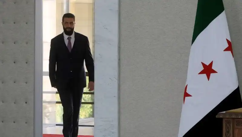 Paris'te Şara-Macron Zirvesi: Fransa'dan Yeni Suriye'ye Destek Müjdesi