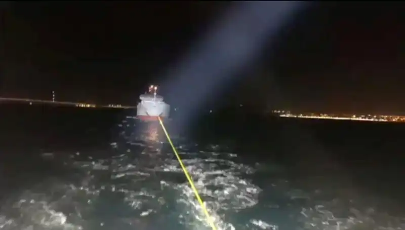 Çanakkale Boğazı'nda Gemi Arızası: Fırtına Neden Oldu mu?