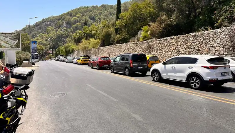 Fethiye-Ölüdeniz Yolunda Tatilciler İçin Uzayan Kuyruk Alarmı