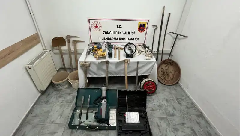 Çaycuma'da Kaçak Kazı Yapan 5 Şahsın Yakalandığı Operasyon