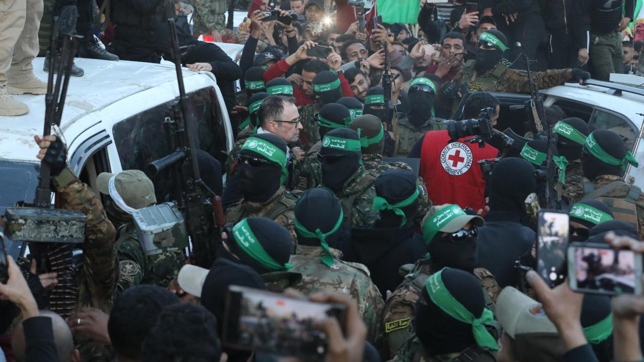 Hamas Kızılhaç'a 3 İsrailli Kadın Esiri Teslim Etti