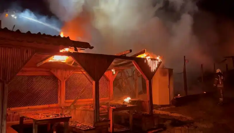 Şile'de Gözleme Restoranı Yangını: Altı İşletme Küle Döndü!