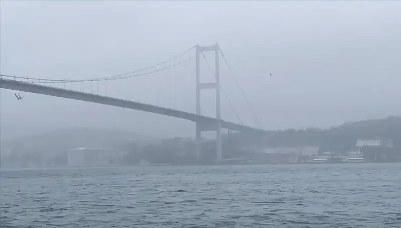 İstanbul Boğazı’nda Yoğun Sis Nedeniyle Gemi Trafiği Durduruldu
