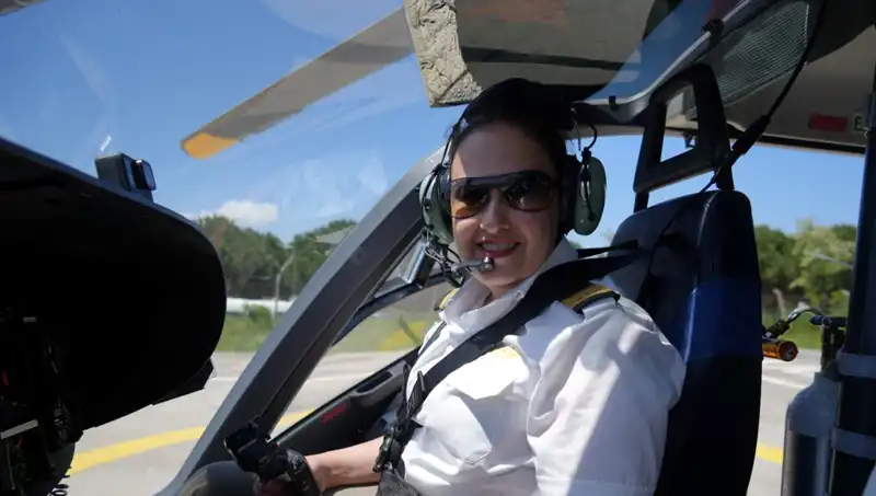 Türkiye'nin Tek Kadın Ambulans Helikopter Pilotunun Ödüllü Hikayesi
