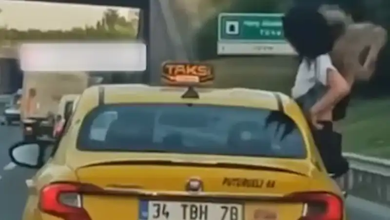 TEM Otoyolu'nda Şok Edici Taksici Davranışı: Camdan Sarkan Yolcular!