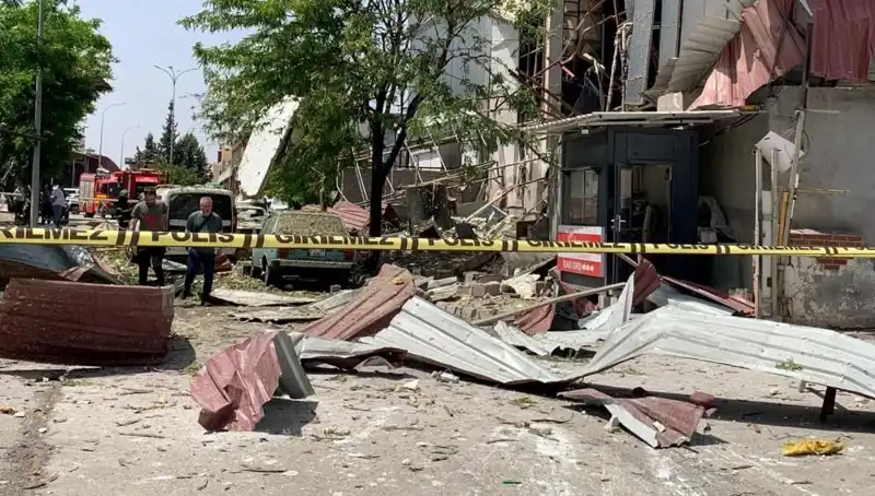 Gaziantep Fabrikasında Gerçekleşen Patlama: Yaralıların Sayısı Artıyor