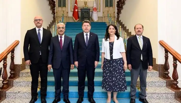 DEM Parti İmralı Heyeti, Adalet Bakanı Yılmaz Tunç ile Görüşerek Çözüm Arıyor
