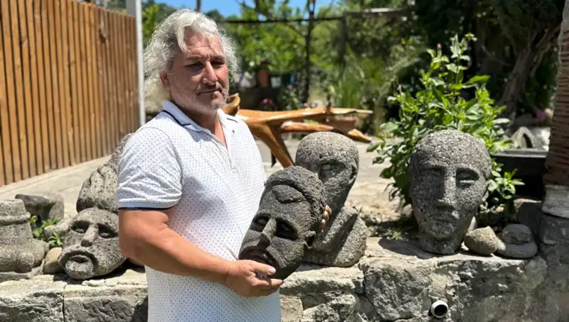 Kısa Sürede Tarihi Gibi Görünen Eserler Yaratıyor: Satış Yok!