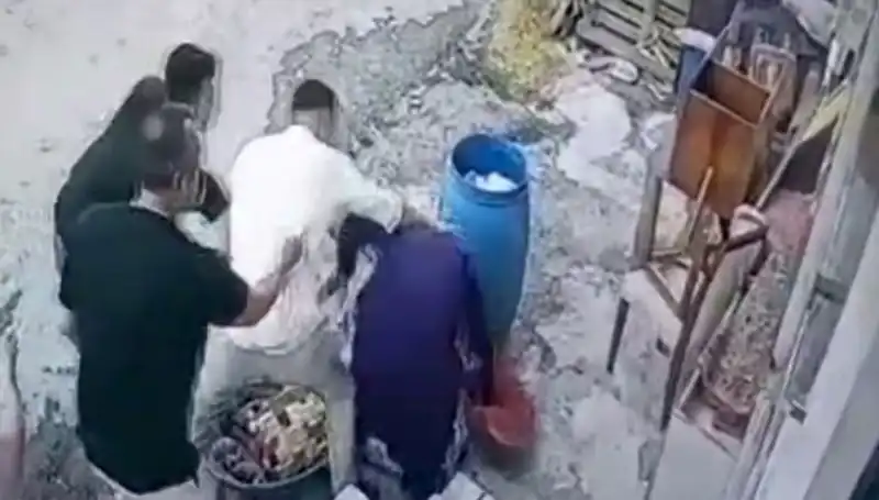 Başakşehir'de Aşk ve Çatışma: Baba-Oğul 58 Yaşındaki Kadını Darbetti