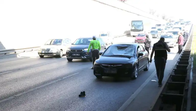 Polisten Kaçan Genç, Üst Geçitten Atlamak Zorunda Kaldı