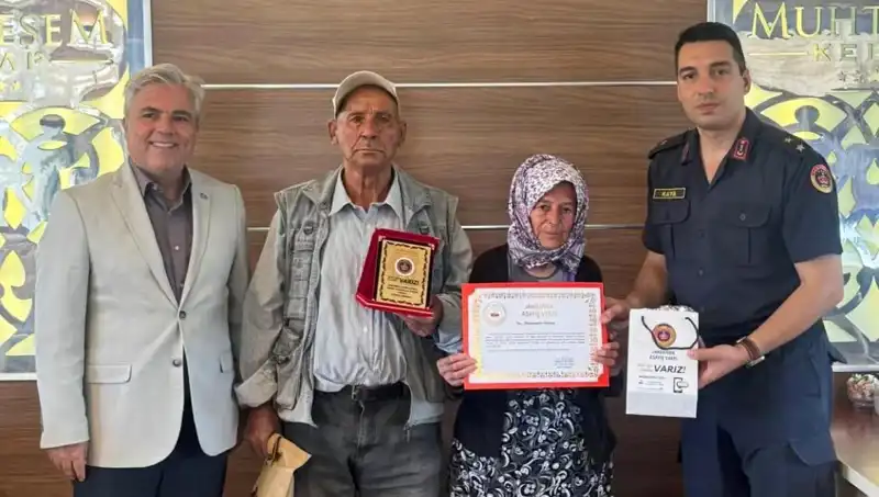 Tek Varları Olan Evi Jandarmaya Bağışladılar: Duygulara Durdurulamayan Yolculuk