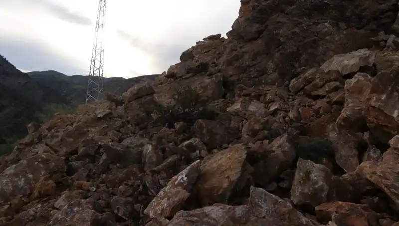 Erzurum'da Dev Heyelan: Ana Yol Ulaşımına Rüzgar Gibi Engel