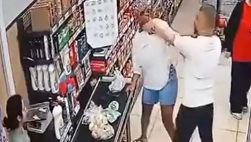 Markette Kasa Sırasında Yaşanan Şok Olay! Çocuk Önünde Kadın Saldırıya Uğradı
