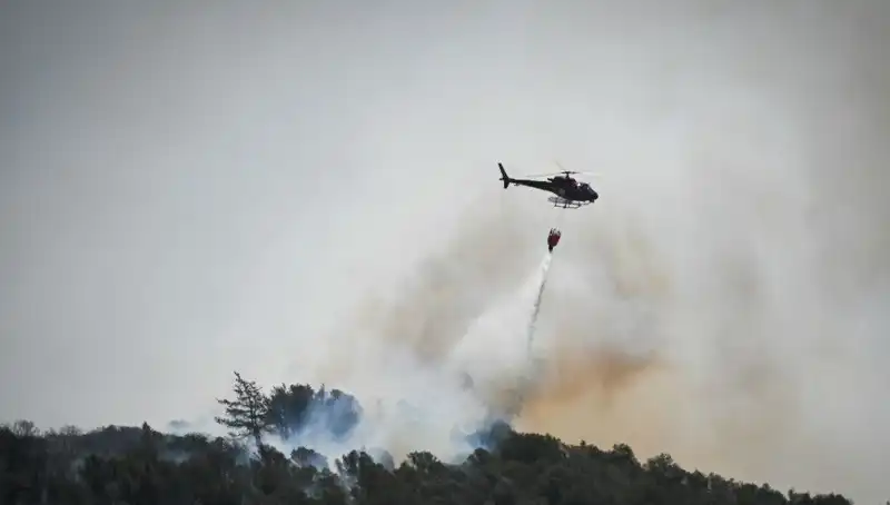 Fransa'nın Marsilya Havalimanı Yangınlar Nedeniyle Kapatıldı: Durum Ciddi!