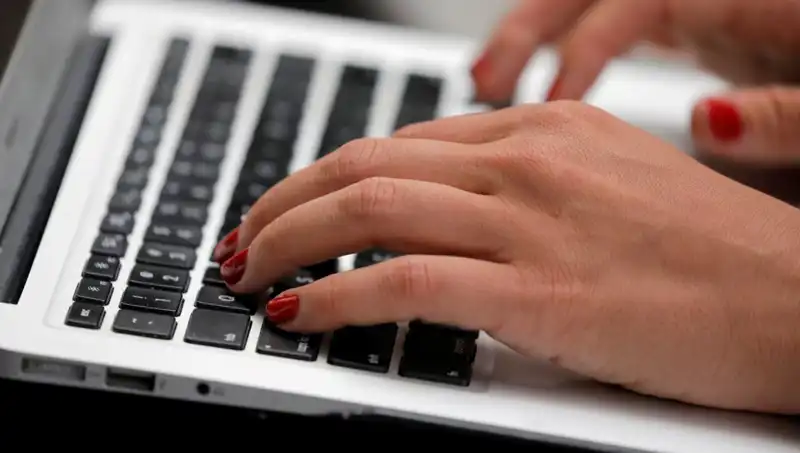 Laptop Mikrofonlarında Korkutan Tehlike: Kapalıyken Dinlenebiliyorlar!
