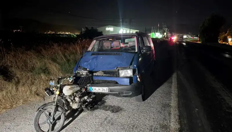 Söke’de Minibüs Motosiklete Çarptı: Üç Kişi Yaralandı, Kaza Anının Detayları