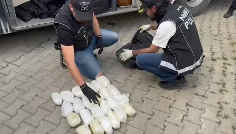 Yolcunun Valizinde Şok Edici 13 Kilo Metamfetamin Yakalandı