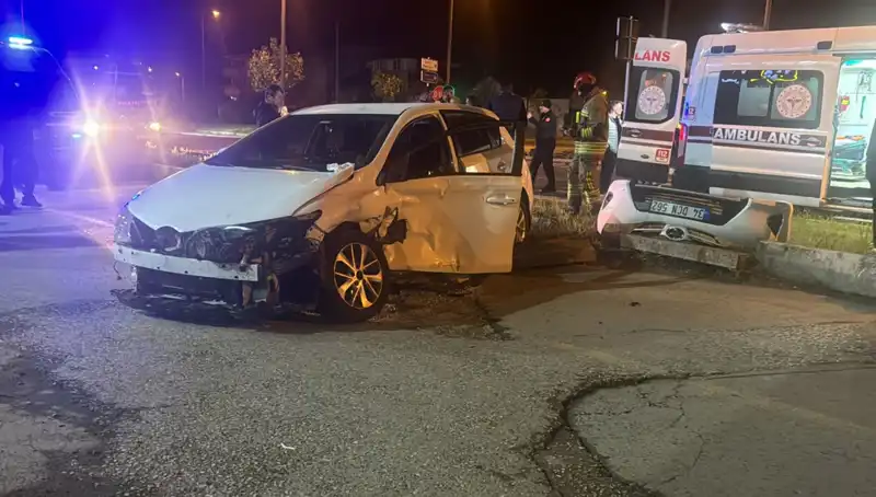 Pikap ve Otomobil Çarpıştı: Kaza Serin Kanlılıkla Sonuçlandı
