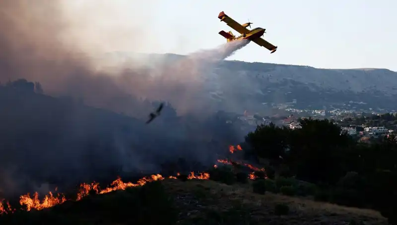 Sakız Adası'ndaki Günlerce Süren Orman Yangını Kontrol Altına Alındı