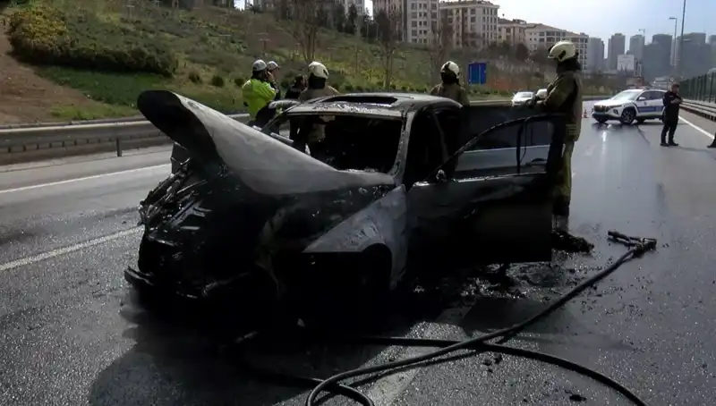 Alev Alev Yanan Otomobil, Aniden Patladı ve Tamamen Küle Döndü!