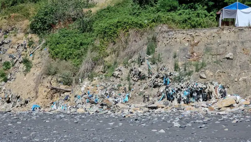 Kozlu Sahil'deki Çöp Yığını: Doğa Katliamına Durdur Dedi!
