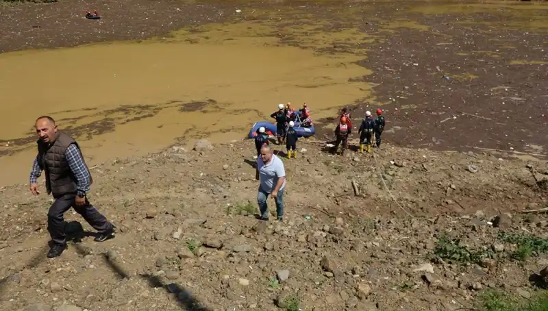 Trabzon’da Sele Kapılan Adamın Dramı: Su Tahliyesi Sırasında Hayatını Kaybetti
