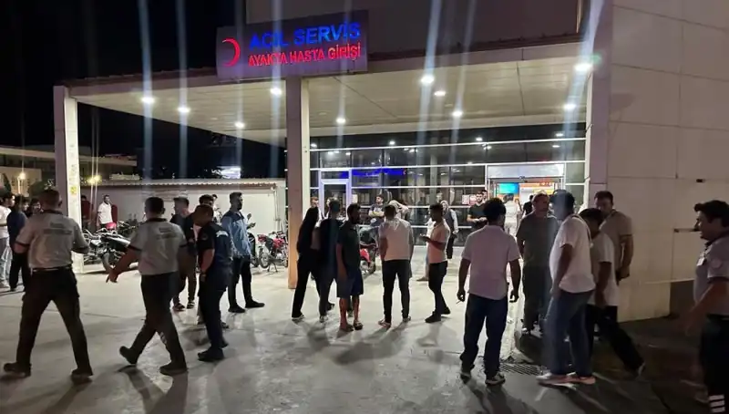 Acil Servis Önünde Şok Edici Tekme Tokat Kavga: Sağlık Çalışanları Protesto Edildi
