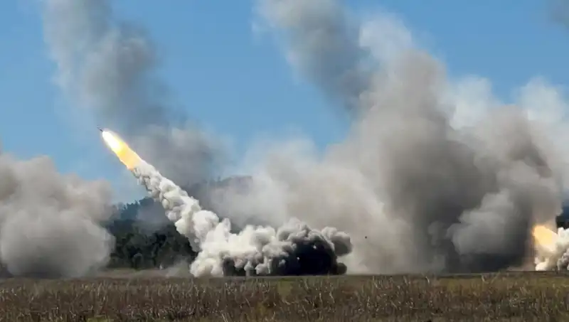 Avustralya'nın Askeri Tarihinde Bir İlk: HIMARS Tatbikatı Gerçekleştirildi