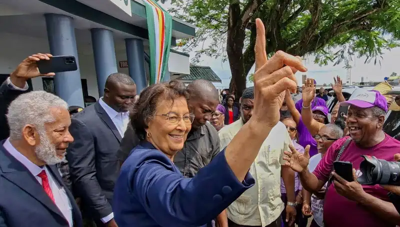 Surinam'da Tarihi Bir Dönüşüm: İlk Kadın Devlet Başkanı Seçildi