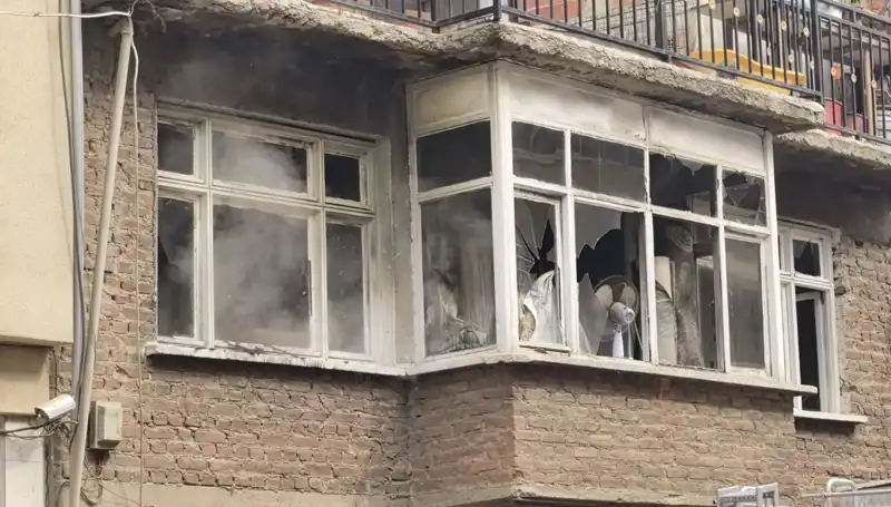 Bursa'da 2 Katlı Evde Yangın: Alevlere Teslim Oldu!