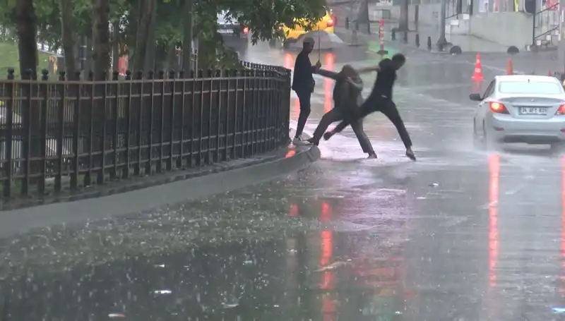 İstanbul ve İzmir İçin Meteorolojiden Kritik Turuncu Kod Uyarısı!