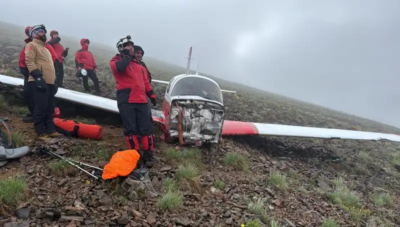 Türk Pilotun Uçak Kazasında Trajik Son: Pilot Hayatını Kaybetti, Kadın Yolcu Kurtarıldı