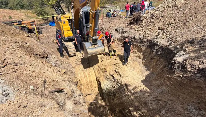 Manisa'da Havuz Kazısında Toprak Kayması: İki İşçi Hayatını Kaybetti
