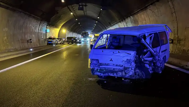 TEM Otoyolu'nda Zincirleme Kaza: Yaralılar ve Trafik Durumu