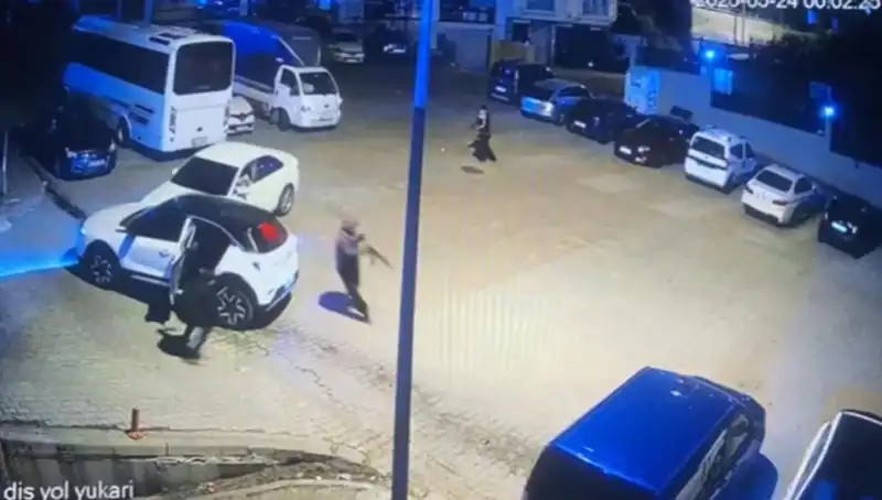 Kağıthane’de Maskeli Saldırganların Kalaşnikovlu Dehşeti Sokakları Sarstı