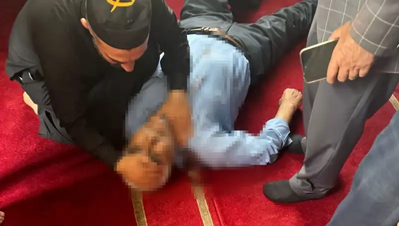 Camide Namaz Kılarken Bıçaklanan Adamın Hikayesi ve Olayın Detayları
